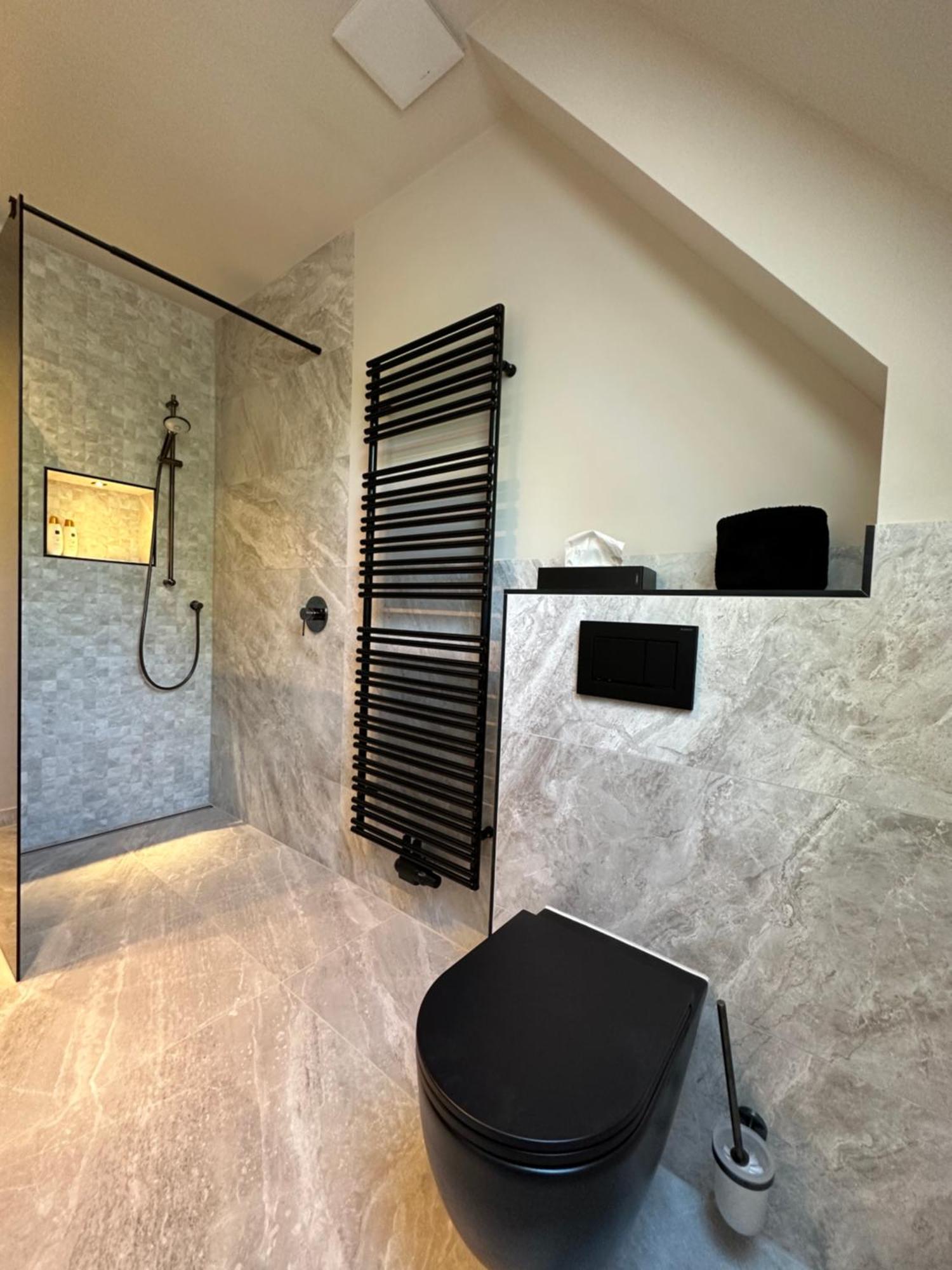 * Stadtvilla Plauen * * Aussergewoehnlich * 2 Zimmerwohnung * Zentrumsnah Экстерьер фото